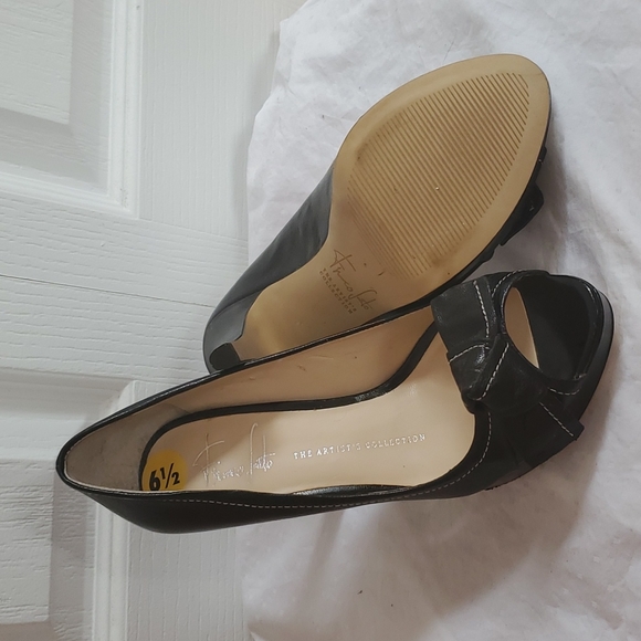 Black Leather Open-Toed Pumps - Picture 5 of 7